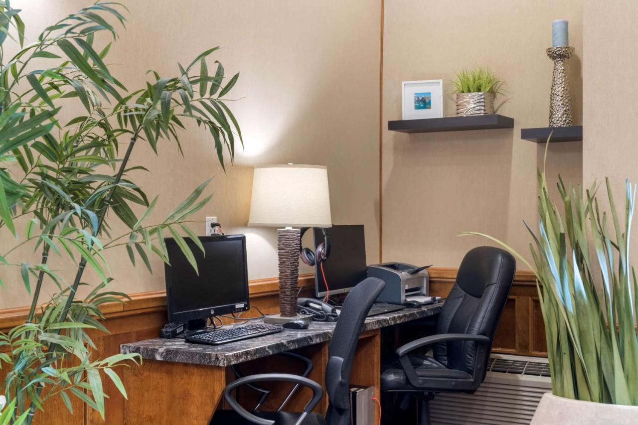Best Western Plus Saint John Hotel & Suites Екстер'єр фото